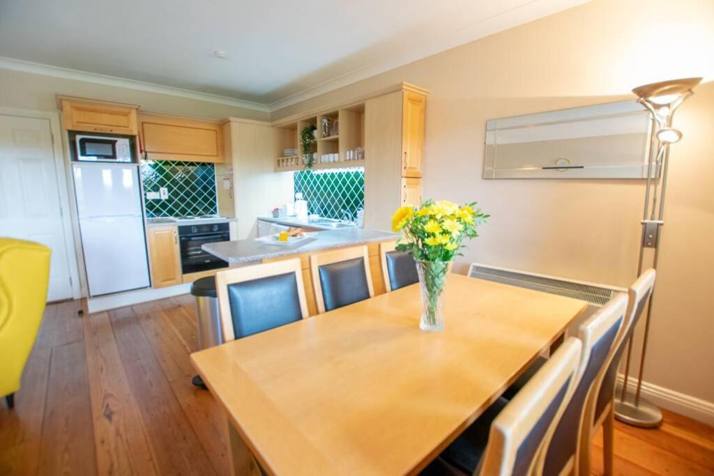 310 - The Carrowbeg At The Harbour Mills By Shortstays Westport Exterior foto